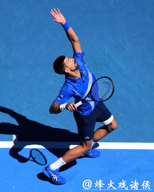 很难，但不是不可能！鏖战四小时晋级澳网决赛，德约科维奇哽咽落泪